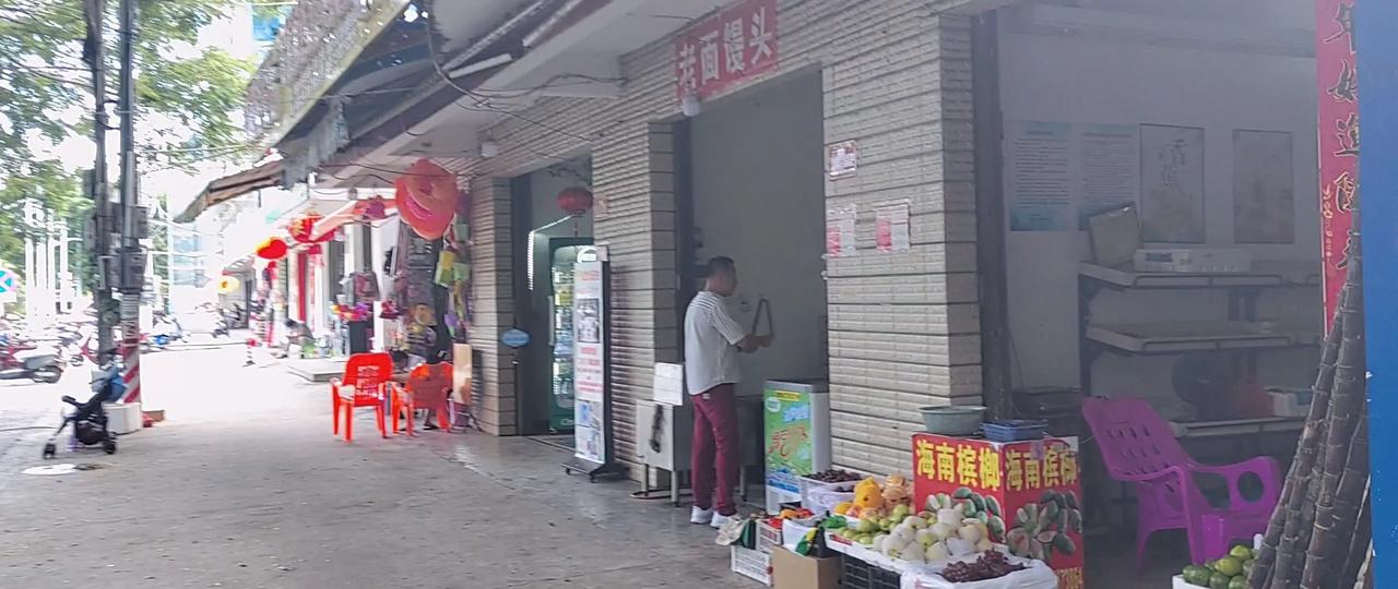 这小店，竟敢称三亚“馒头第一”！#三亚# 国庆长假后的周末，又去三亚了。迷恋三亚