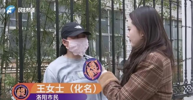 2025年11月河南洛阳，一女子把70岁老母送养老院，护工端一盆:开水，直接把母