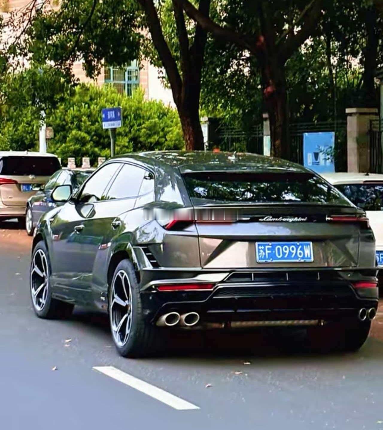 苏f杂谈  南通兰博基尼第194部，Urus。