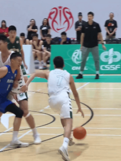 最后时刻吾赞依尔夏振峰一攻一防奠定胜局！耐克揭幕战广东省实验中学以83-82险胜