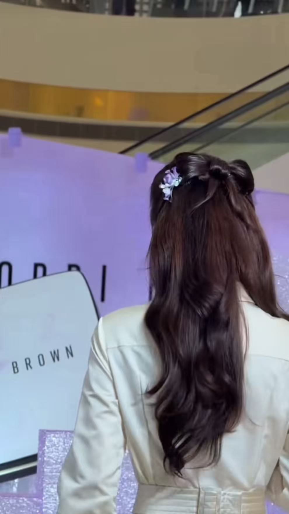 刘诗诗蝴蝶结半扎发造型刘诗诗蝴蝶结半扎发路透 刘诗诗蝴蝶结半扎发路透 