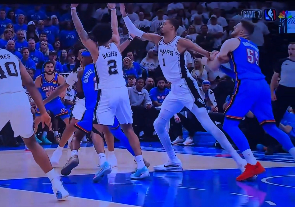 今天最逗的数据，文班亚马只被犯规了5次哦🙄nba