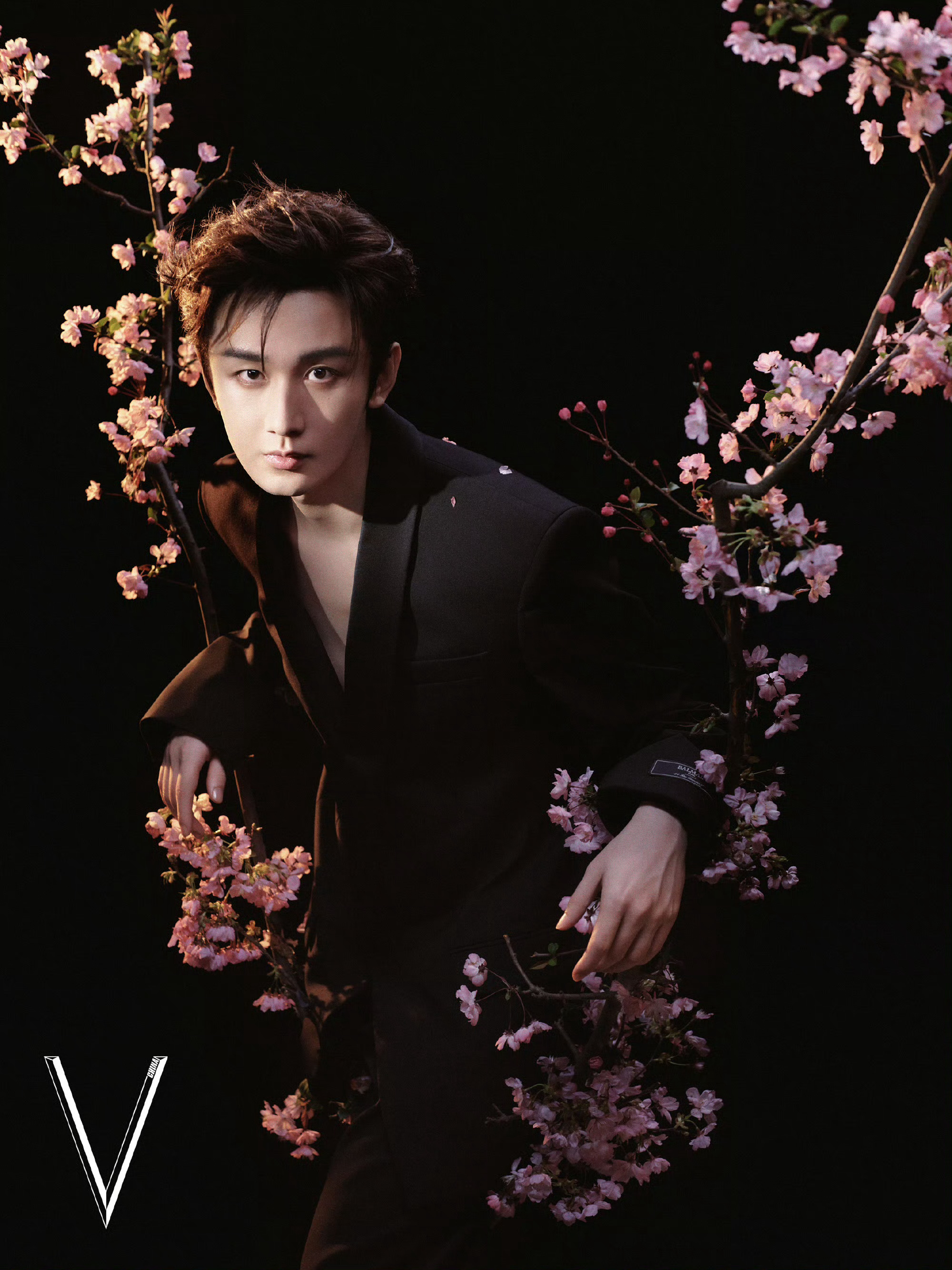 成毅最新杂志大片，看看表现力。 