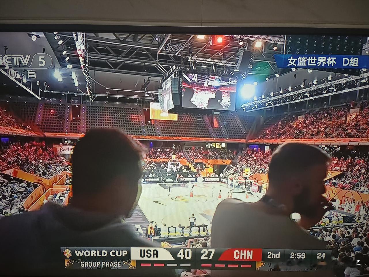 有一点我们看不明白，我们既然中锋是最大的优势，为什么我们不能坚持打内线的打法呢？
