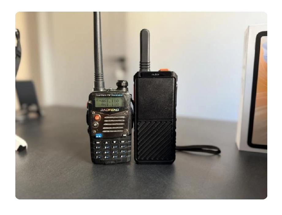 最近网上流传美国大兵排队抢购福建南安产的宝锋UV - 5R对讲机，这事儿挺魔幻。