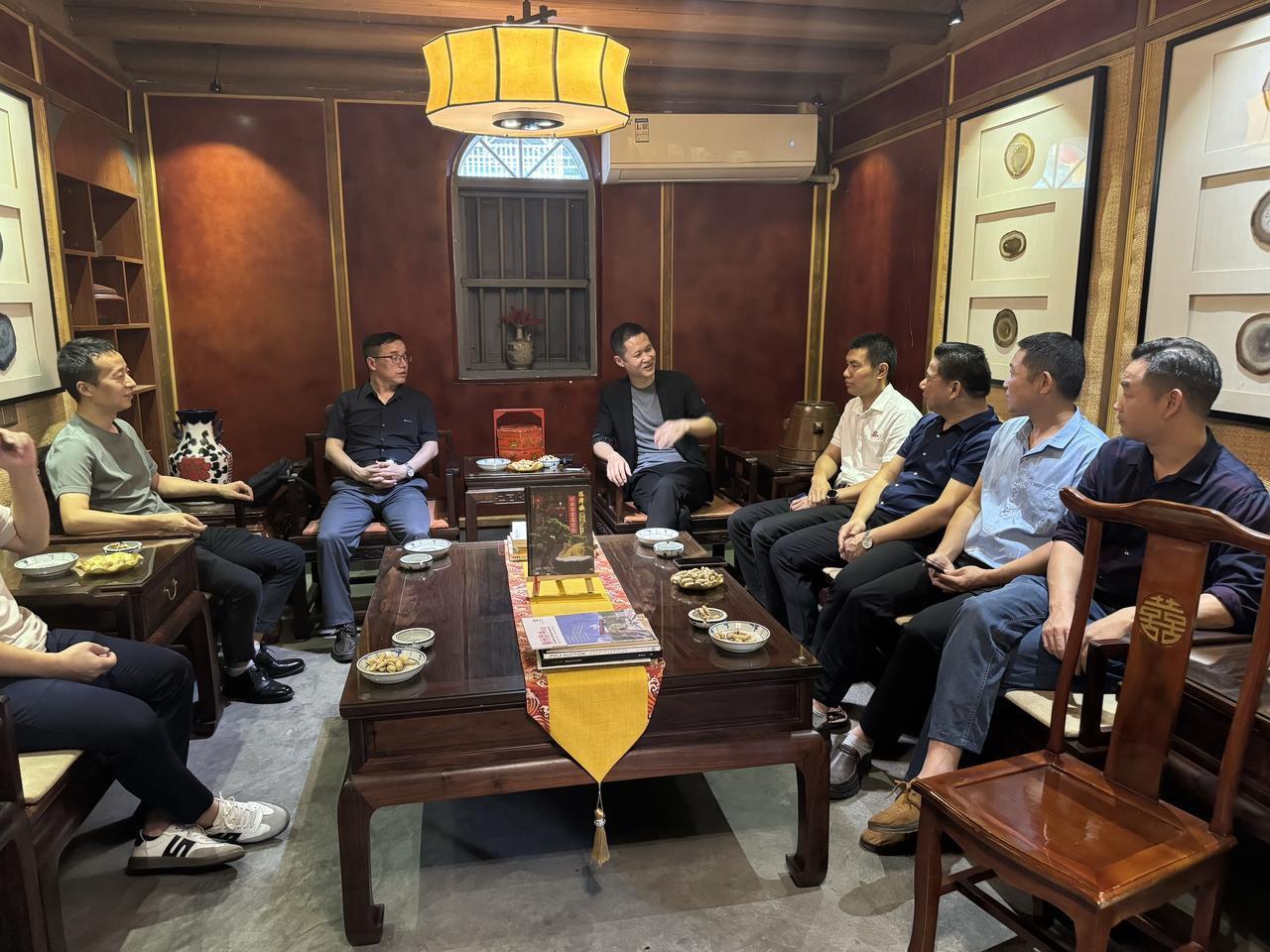 诸多业界精英客都再聚首
共叙情谊辞旧迎新再出发

挥手告别难忘2025
满怀深情