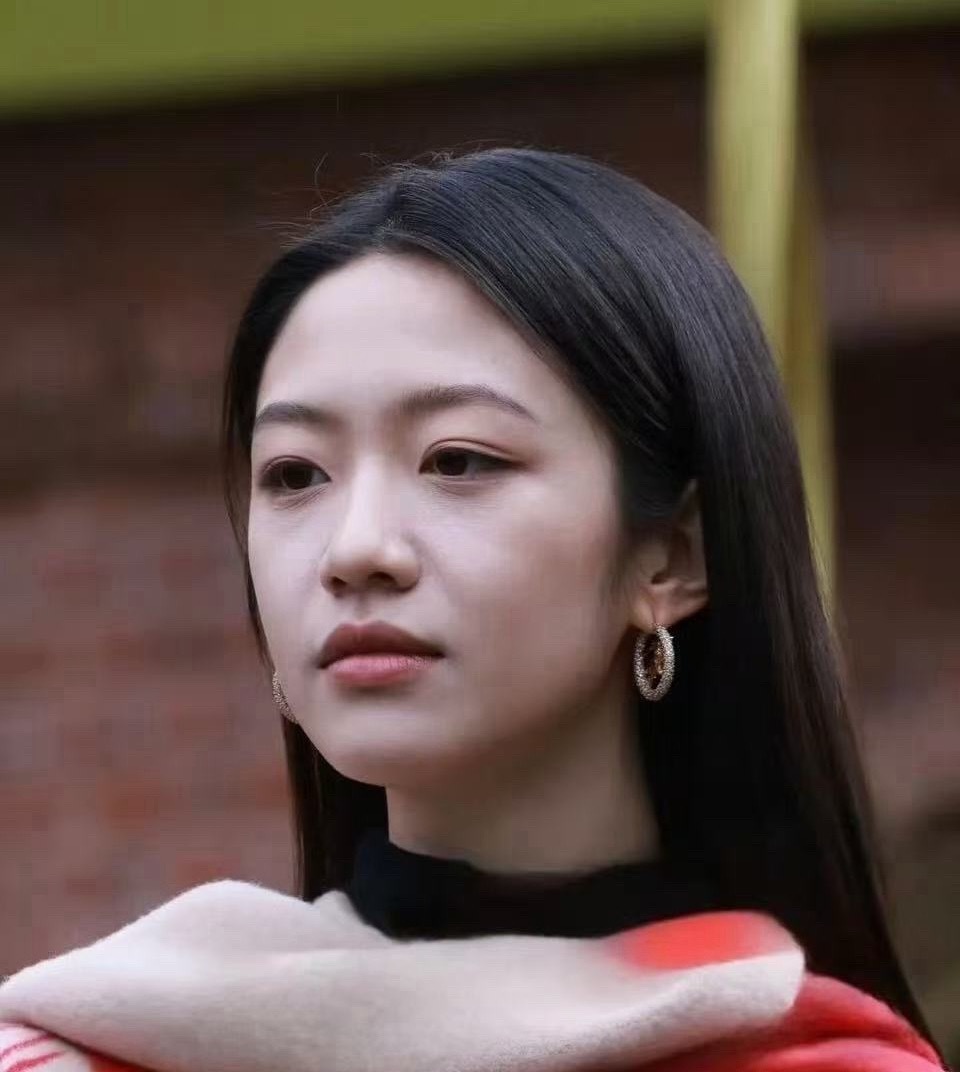 以后不要说向涵之，像汤唯了，仔细看看到底像吗？ 