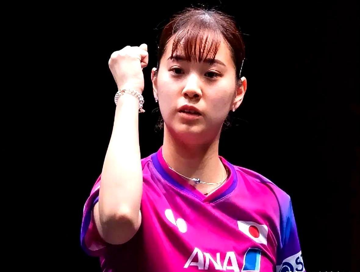 张本美和还没开打，就拿到了WTT重庆冠军赛16强门票。
 
临开赛队友长崎美柚官