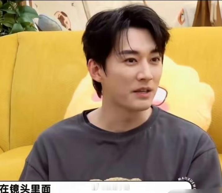 谭松韵 片场真实的人格魅力，想知道演员私下人品如何，别只看荧幕上的笑容，合作同行