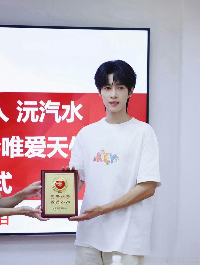 卓沅携粉丝定向帮扶医学⽣群体卓沅我真的是没粉错你啊！真的是太真能量了啊携粉丝定向