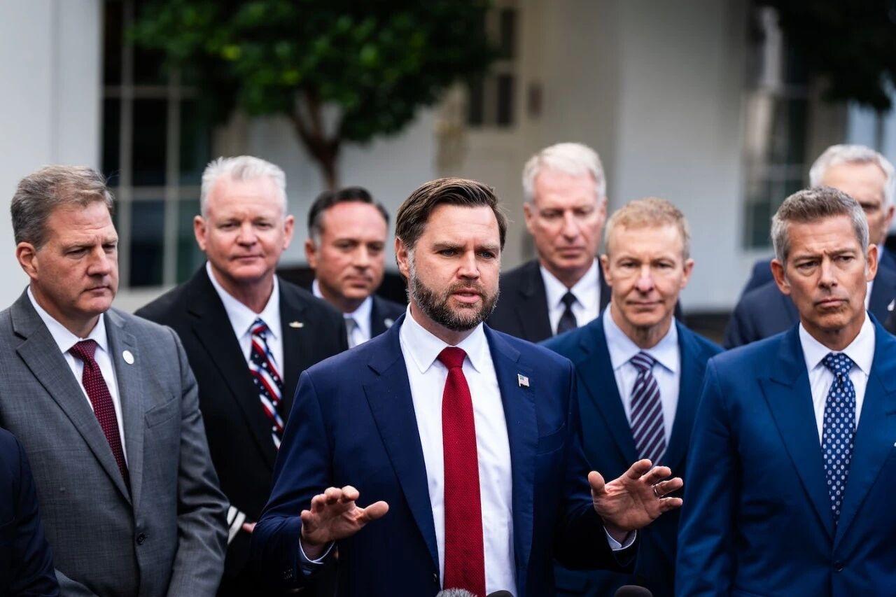 万斯在接受采访时为经济改善速度辩护，敦促选民对特朗普政府保持耐心，称即便政府已取