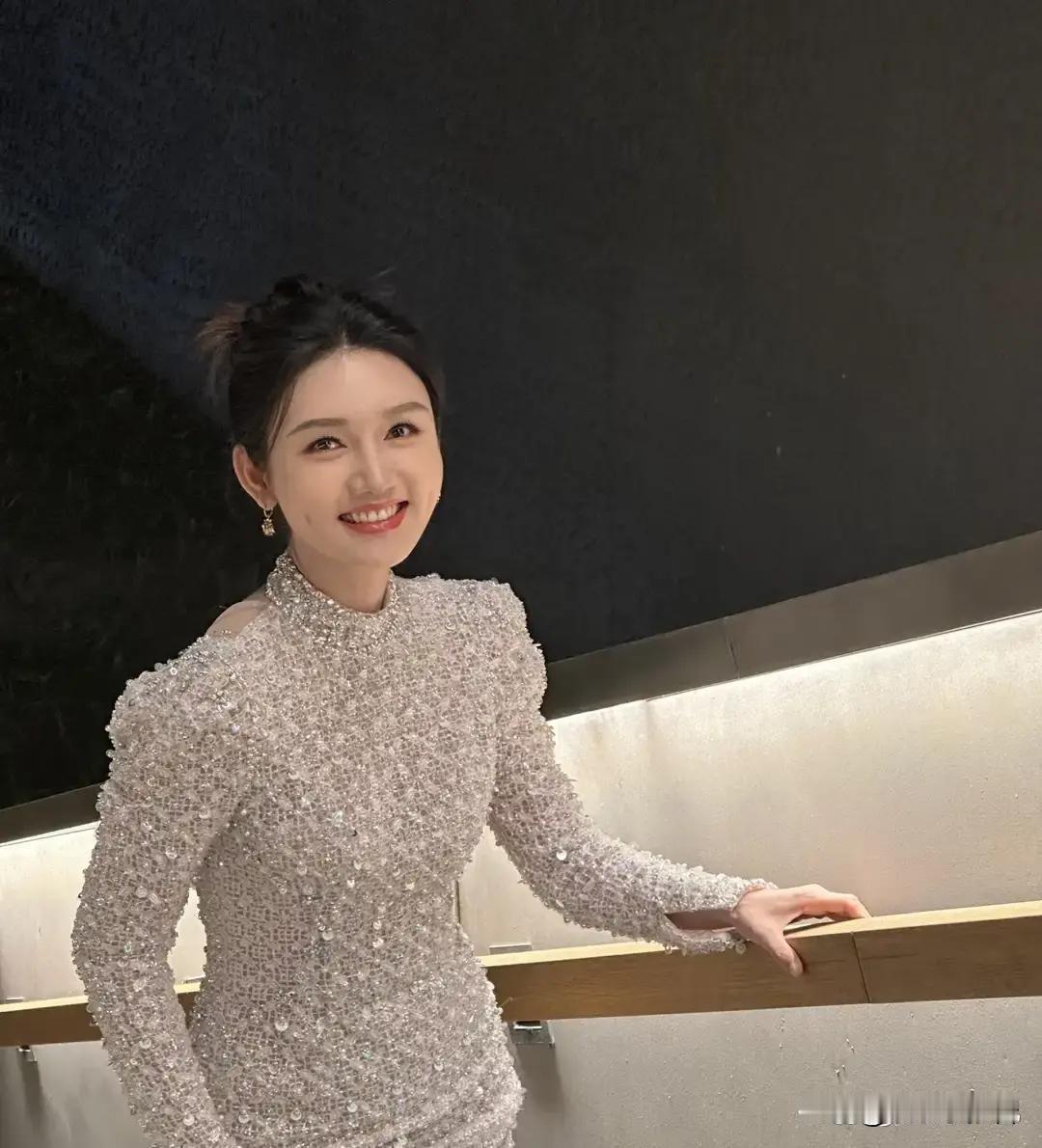 龙洋这个人，我真的看不懂了，她今年37岁，不结婚，不生娃，一心扑在事业上。今年是