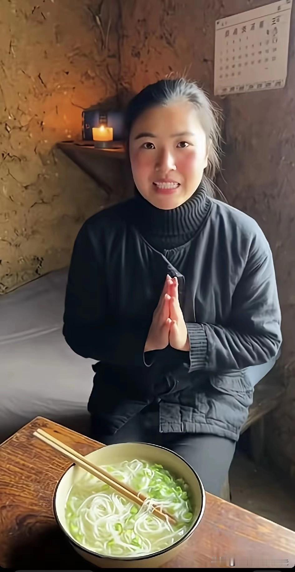 叔叔阿姨，感谢你们刷到我的视频。我独自一人在山村支教已经3年了，自幼便父母双亡。