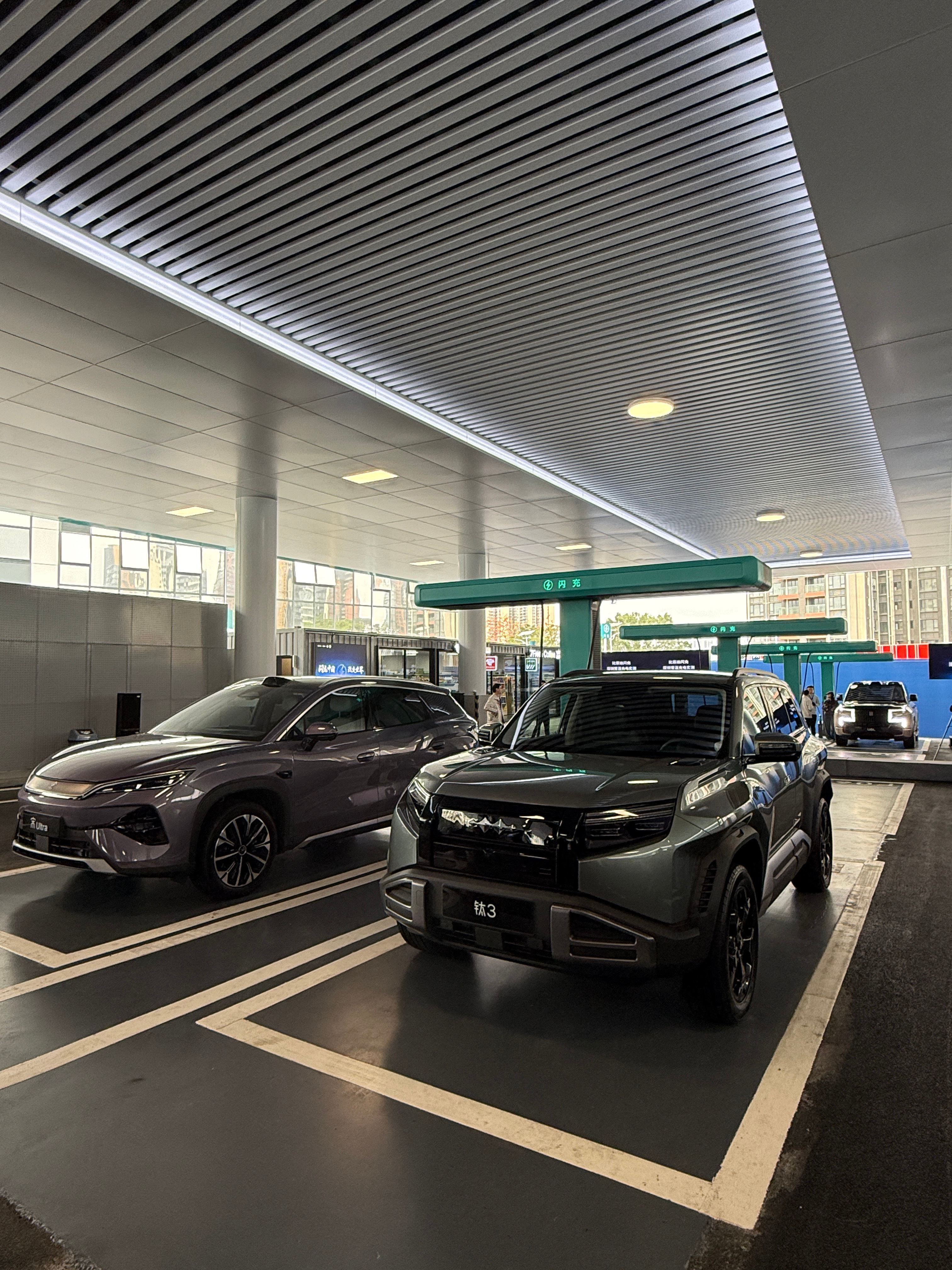 闪充中国🇨🇳，改变世界比亚迪闪充5分钟充好，9分钟充饱，零下30度只多3分钟