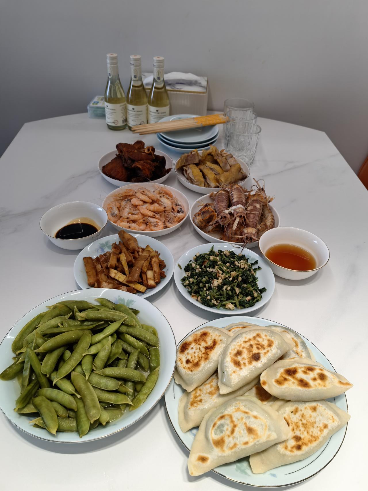 聚会后，闺蜜们说，下次不去你家吃饭了。
      闺蜜们好久不见，甚是想念。一