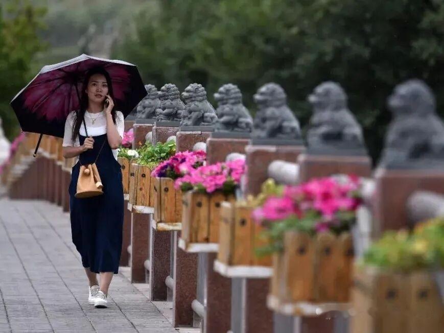 大量使用外包员工的隐性危害
 
如今很多企业为控制人力成本，大规模采用外包、劳务