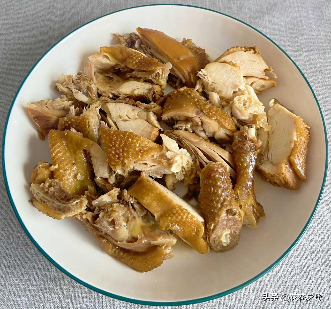 两菜一饭一汤，就是今日大哥的午餐，至于我的，就从大哥那里一样省一口出来就行，毕竟