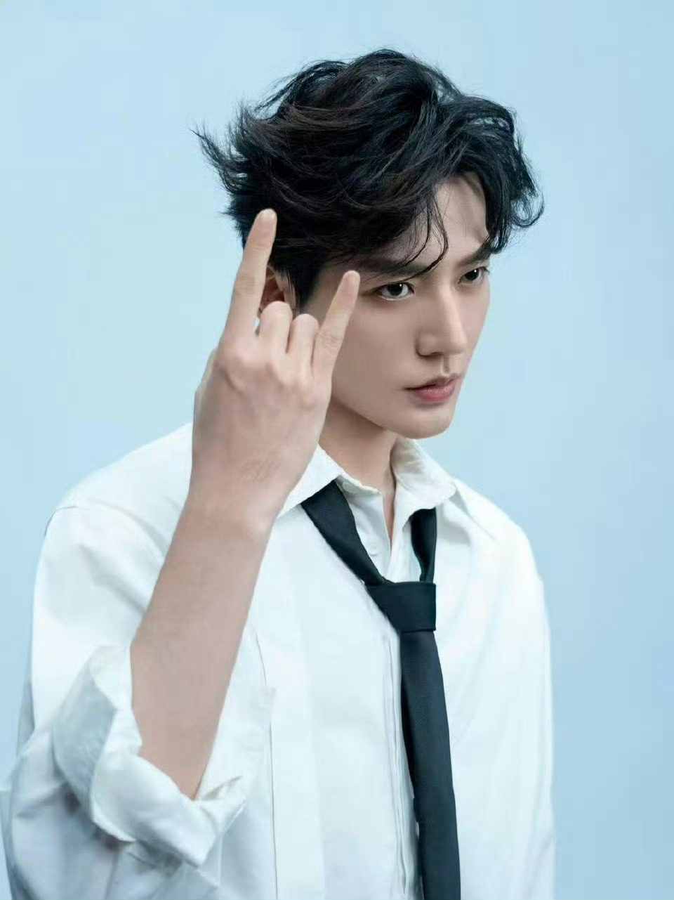 邓为｜清隽贵公子🍃潇洒迷人的新片营业～🤍🖤 