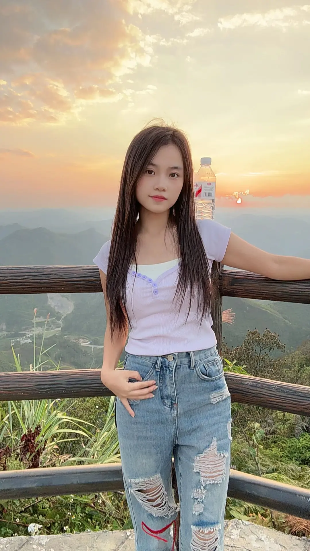 最近听到一句特别现实的话，离婚的人，他可能不会嫌弃你，但是他父母会
