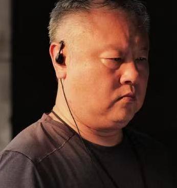 导演滕华涛秉持“要讲的依旧是人性”这一创作理念，近期推出的作品《除恶》便是有力例