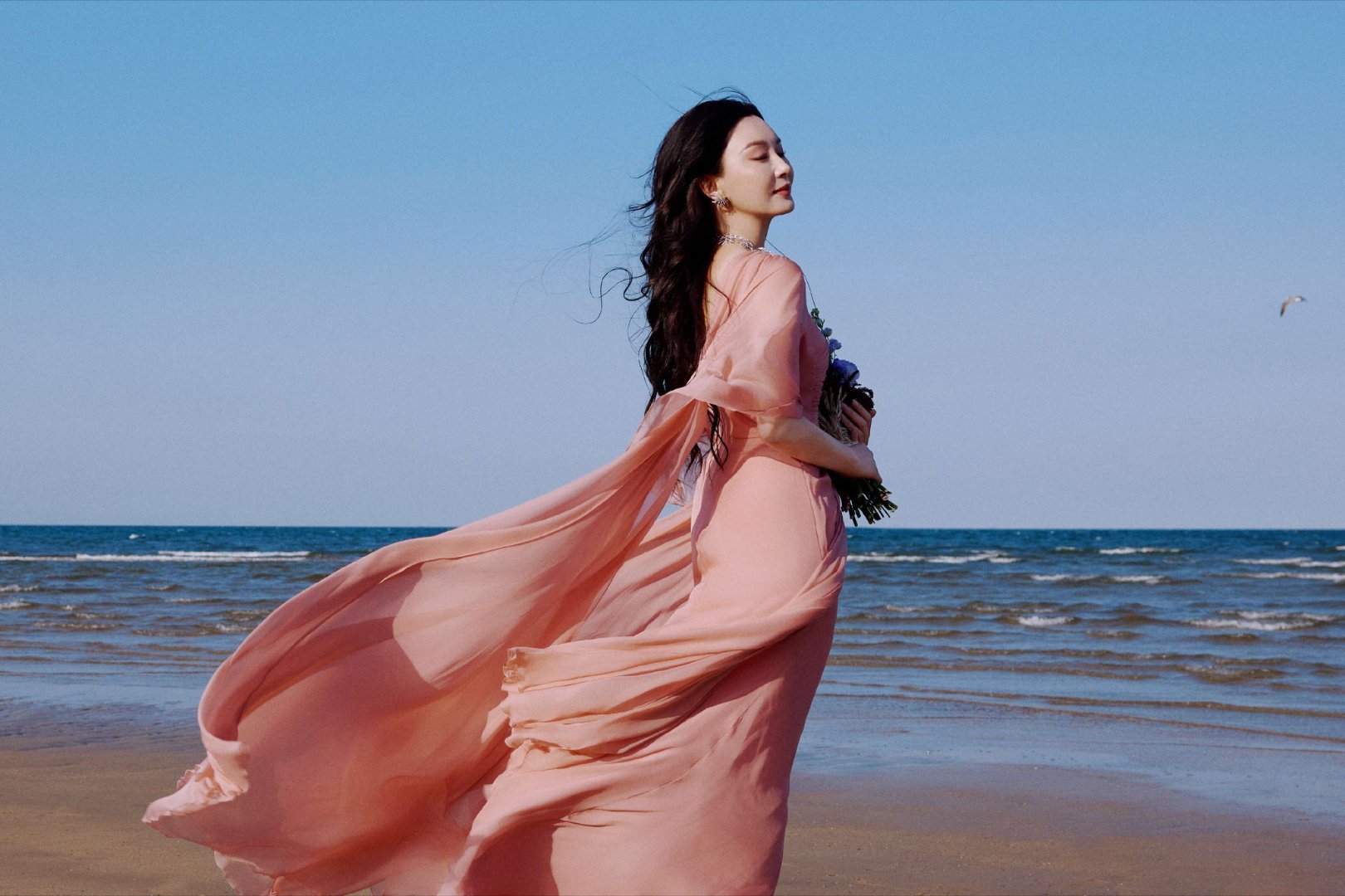 陈数的礼服审美从不会让人失望✅ZUHAIR MURAD 2026，雾粉垂褶长裙，