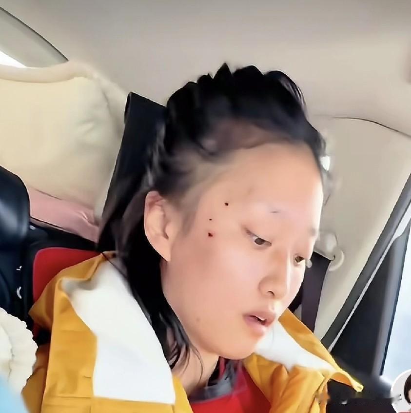 自闭症菲儿去见了夜思梦想的爸爸和爷爷奶奶，有人质疑菲儿真的懂得想念吗？有那么深的