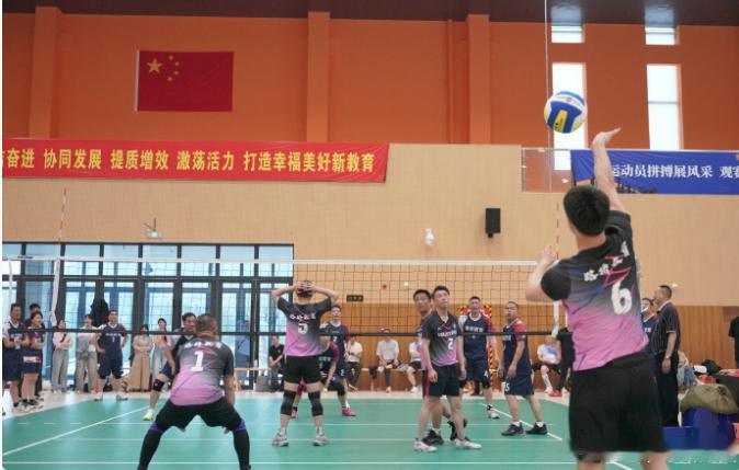 台州园丁化身运动健儿尽显热血风采为期三天的 2026 年台州市教职工气排球赛于三