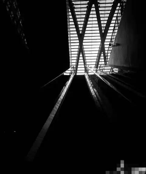 人的死，在别人眼里无关轻重，连大咖也不例外。消息一出，别人讨论的是他11家公司怎