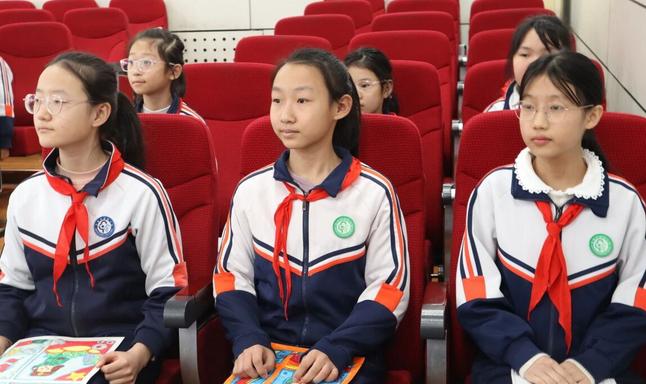 跨越千里，坚守29年！济南这所学校收到了雷锋班的“特殊礼物”！坚守二十九载，跨越