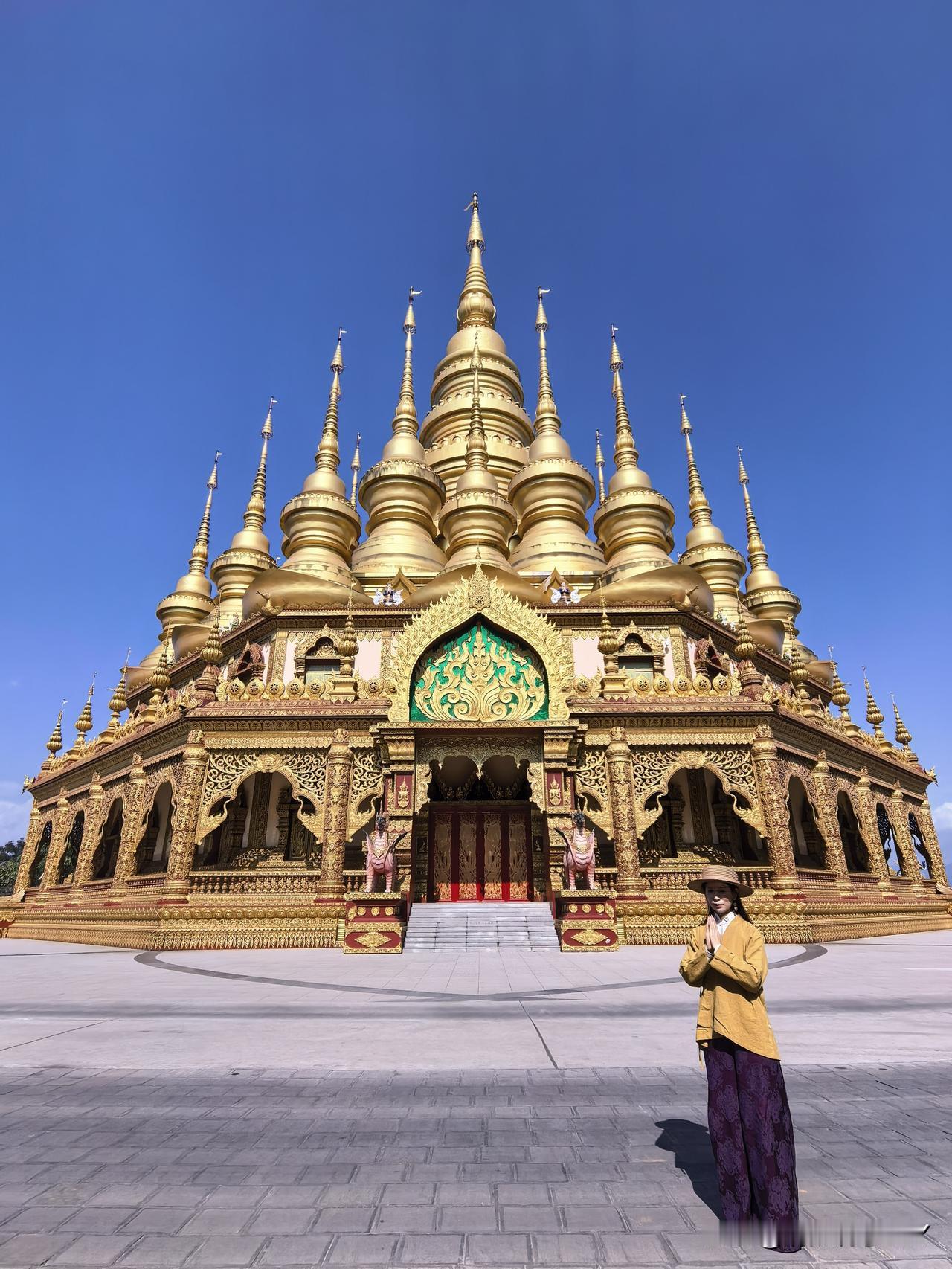 庄凯大金塔·西双版纳勐泐文化旅游区1

摄影：张丽云（清扬婉兮ZLY）
摄影地点