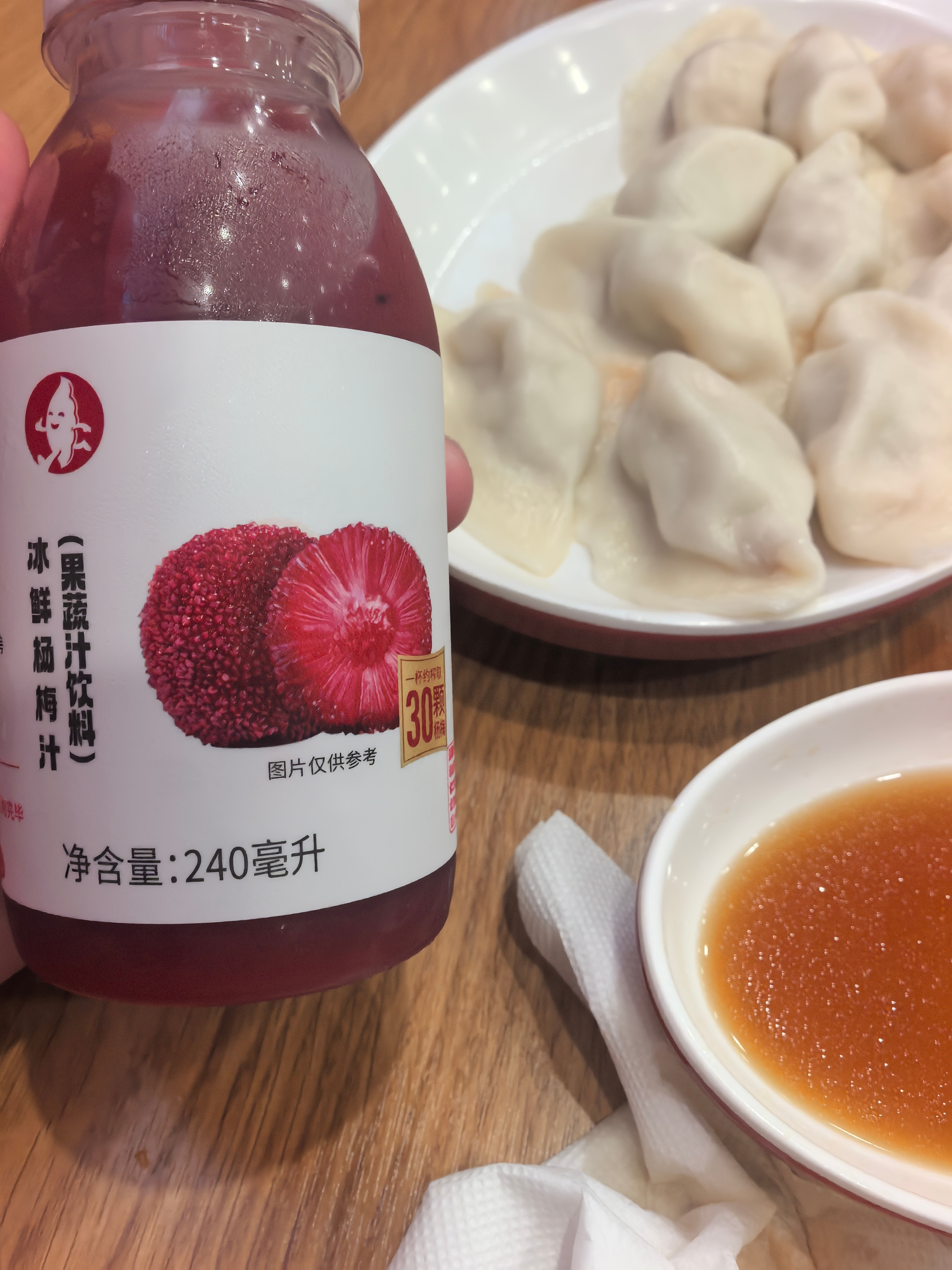 “真正的强大不是对抗，而是允许发生。允许遗憾，愚蠢，丑恶，虚伪，允许付出没有回报