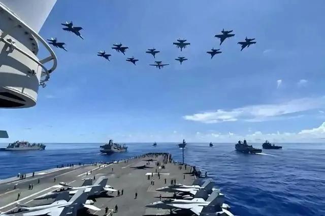 搞不好，解放军真的是在引诱美军在西太来一场海战，一举解决所有问题，要不然没有理由