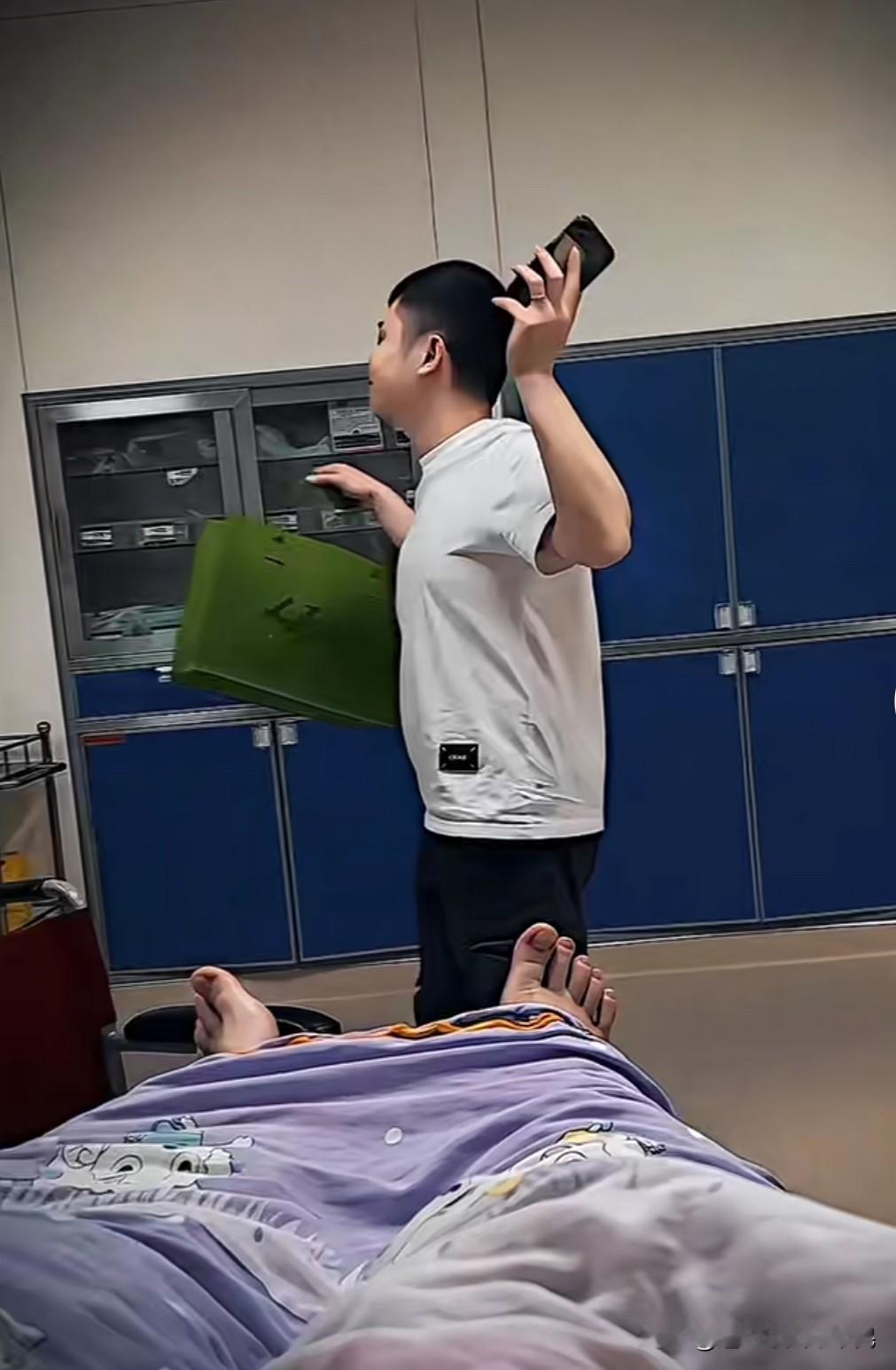 生女儿后，爸爸的疯狂表现
      时代变了，现在都喜欢生女儿了，是发自内心真