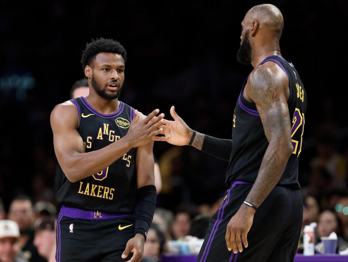 从质疑到赞美，他被球迷称为最励志的星二代
在湖人队战胜勇士队的比赛中，詹姆斯父子