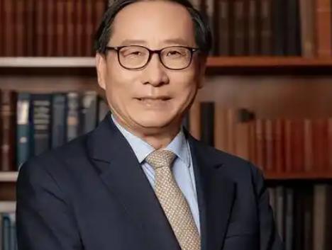 高志凯的一句反问，直击问题要害：“见过哪个穷苦人家，能养出叛国分子后代天天出来洗