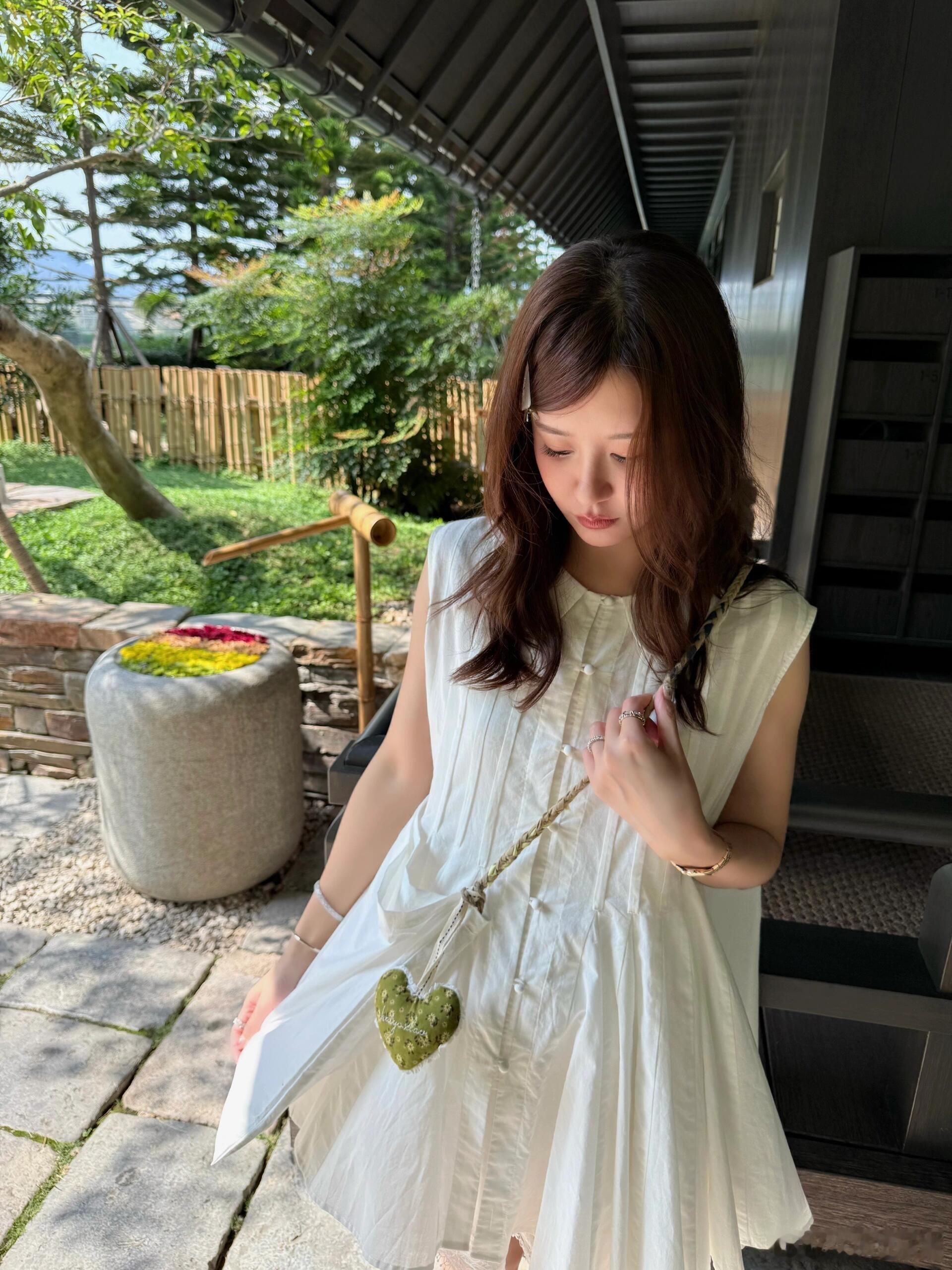 张子萱  夏日出逃日记🍦 甜妹和冰淇淋都要和夏天锁死～ 