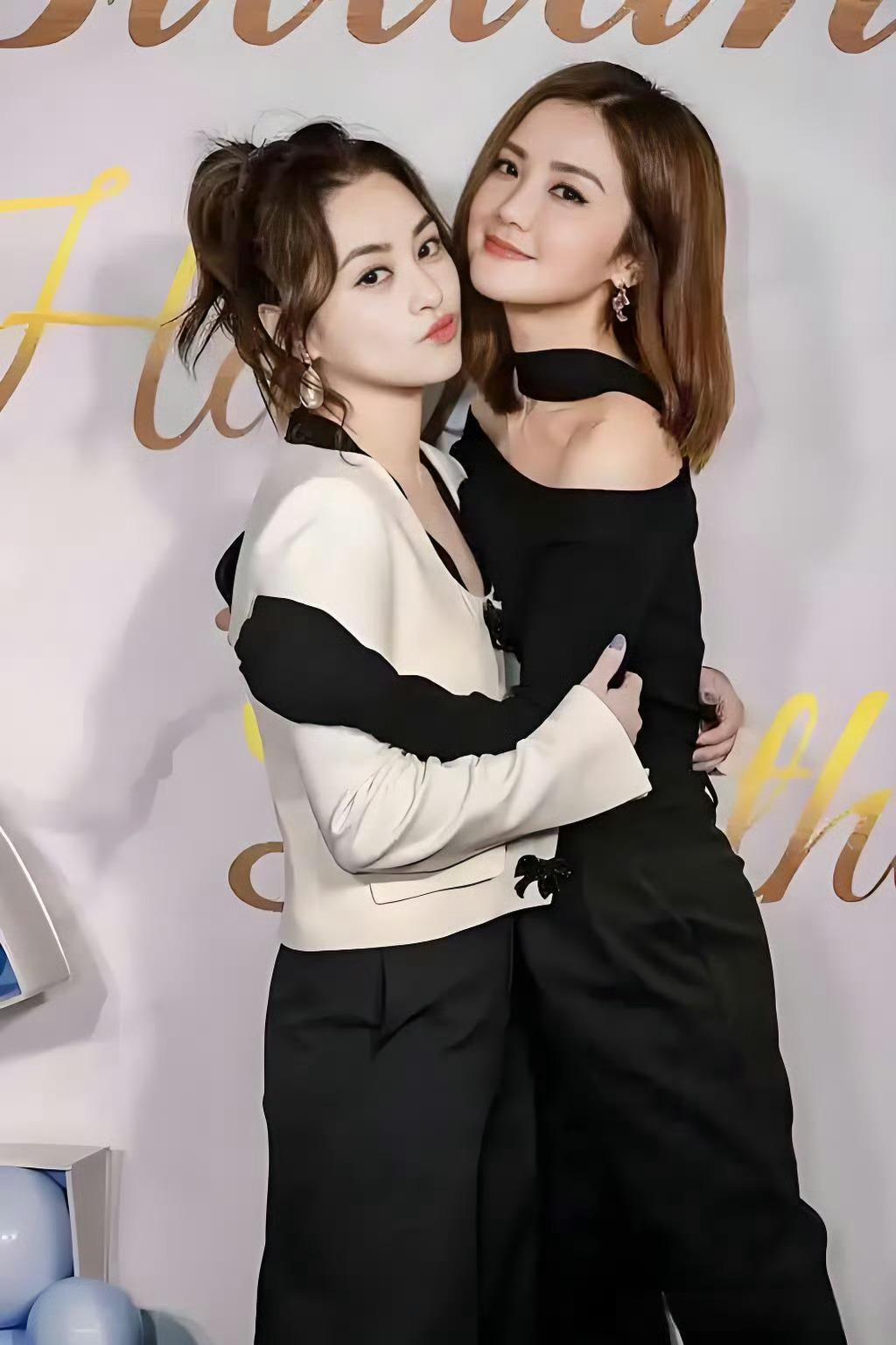 网传阿娇缺席阿Sa婚礼！真相曝光，25年姐妹情太好嗑
 
近日，阿娇没有去阿Sa