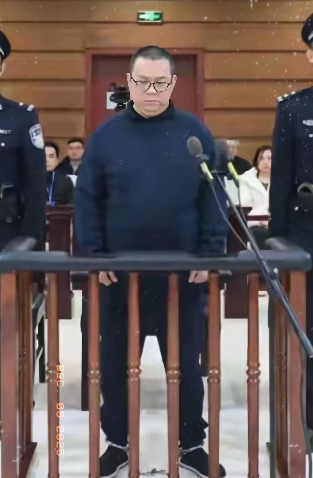 你活着，真的是个祸害！
贪心没底线的人，终究躲不过因果报应

真的看不懂那些贪得