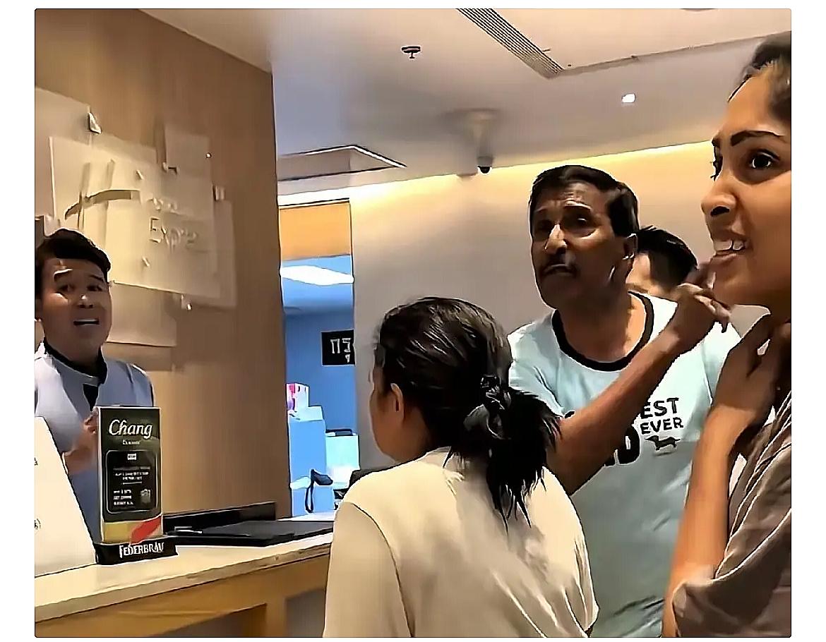 这事儿简直离谱到家了，碰见印度客人，吃完饭结账时，对方竟然一脸傲慢地甩出一句：“