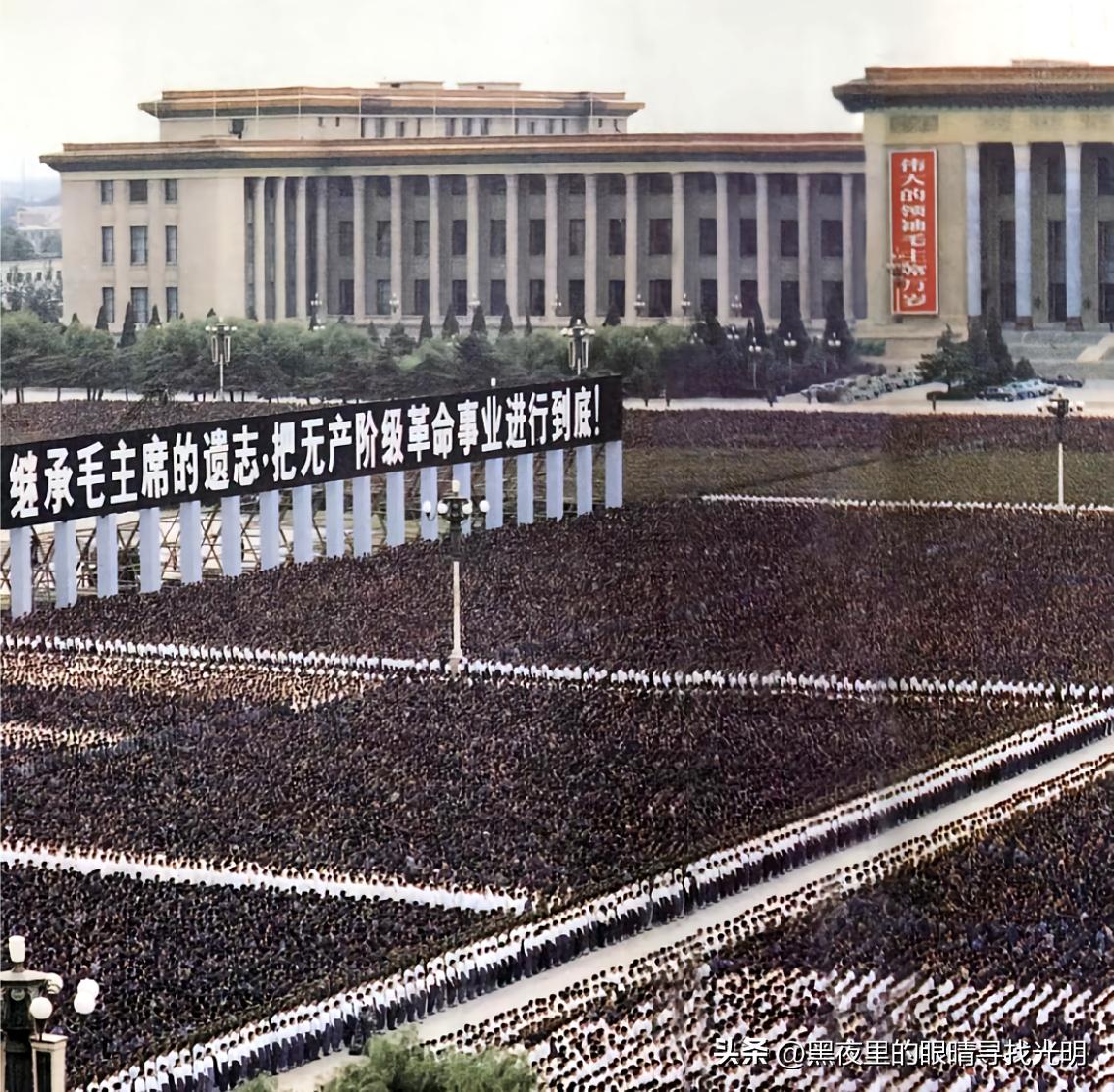 天安门广场：1976年9月18日毛主席追悼会！

【纪念毛主席逝世50周年专题图