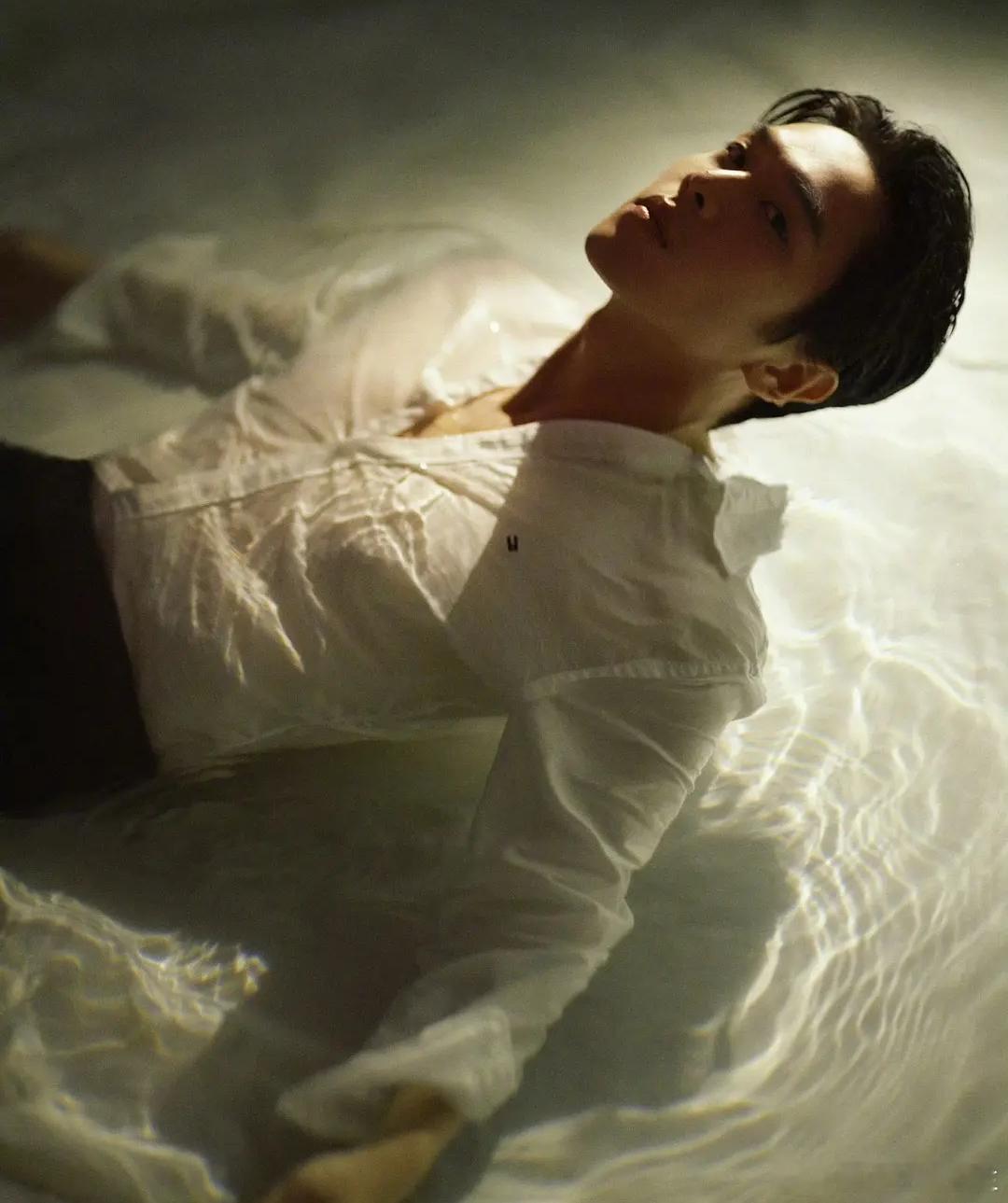 好活当赏！！！能想到拍张若昀这组照片的人简直是个天才#张若昀[超话]# ​​​