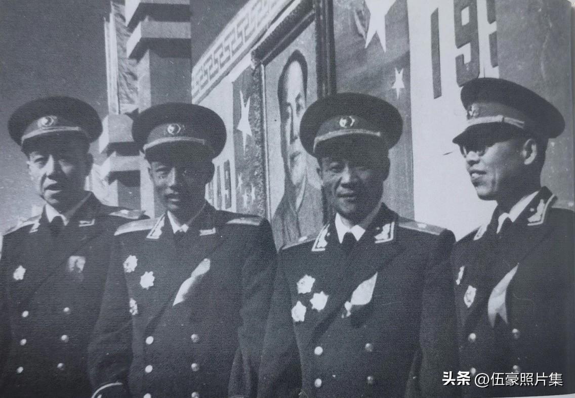 1955年被授予军衔后、延懋（右一）、刘彬（右二）、刘华香（左二）、孔飞（左一）