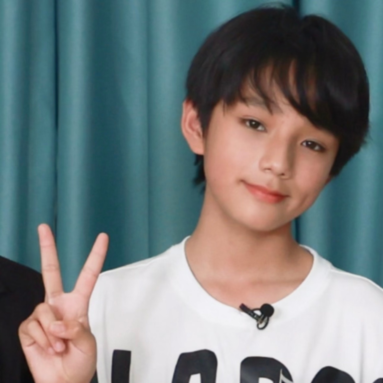 王橹杰 四序凭橹启星川很幸运，找到了那个在练习室脸蛋红扑扑的小男孩 ​​​
