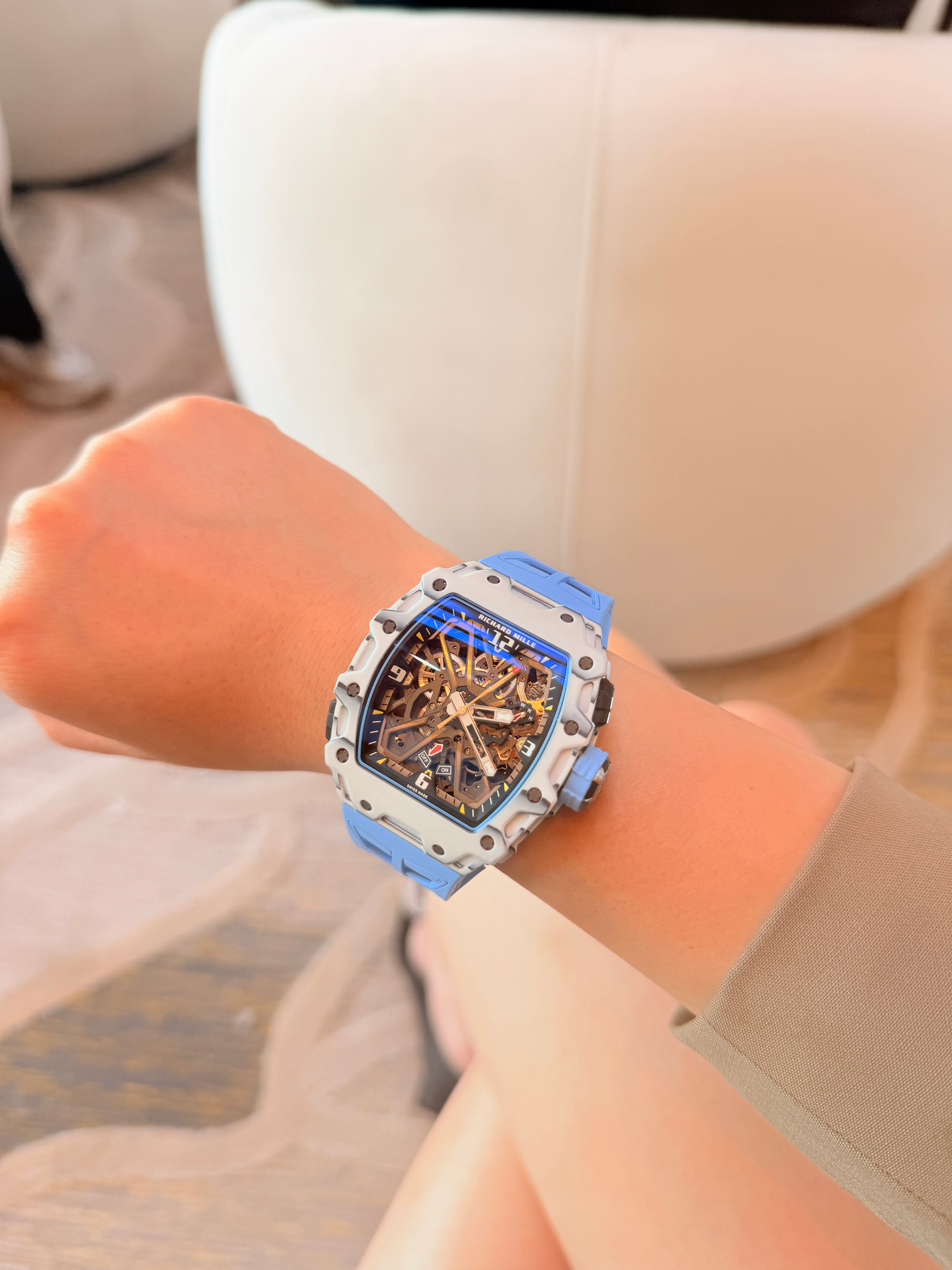 《戴上了我朋友400万的手表》 