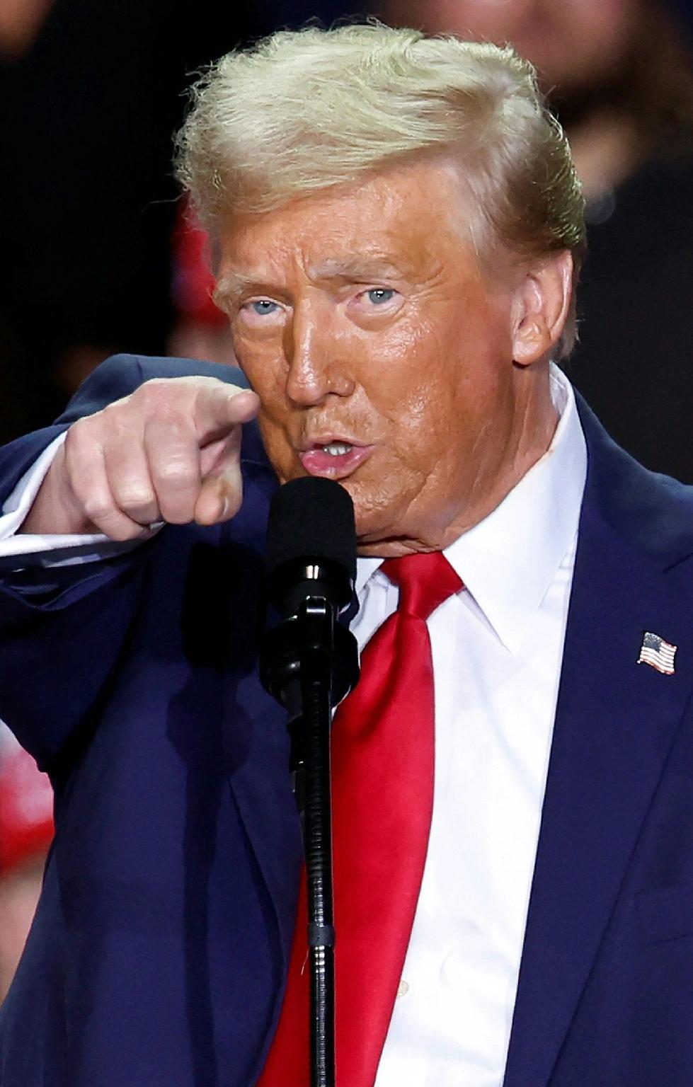 四处威胁动武，特朗普又开始了新恐吓

自3小时抓了马杜罗，特朗普开始飘了。他越来