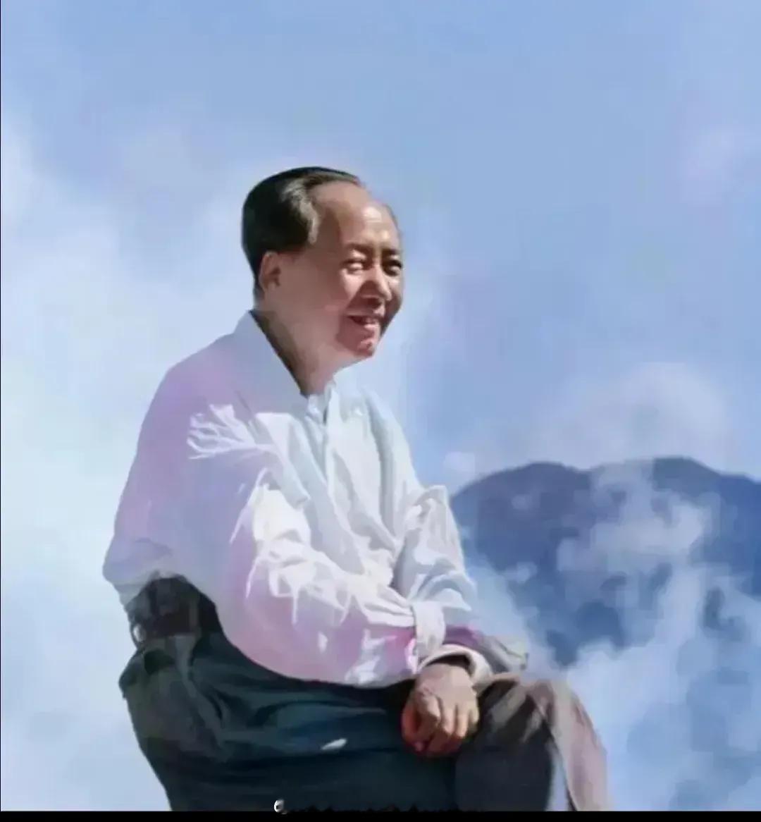 1953年10月，当毛主席提出“共同富裕”概念时，毫不含糊地指出：“走资本主义道