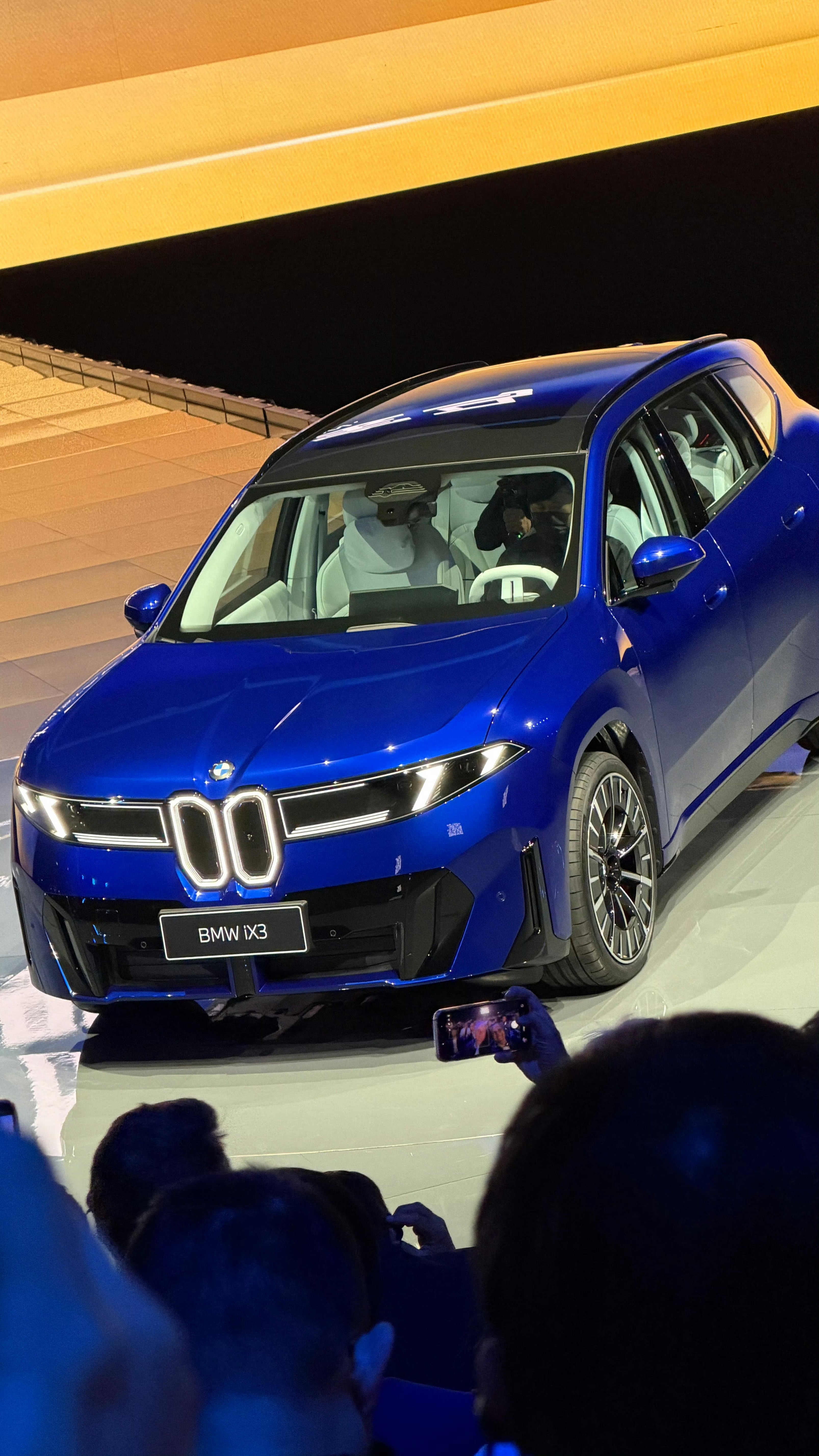 宝马之夜刚一口气发布新世代i3长轴、iX3长轴、全新7系三款重磅车，电动化攻势很