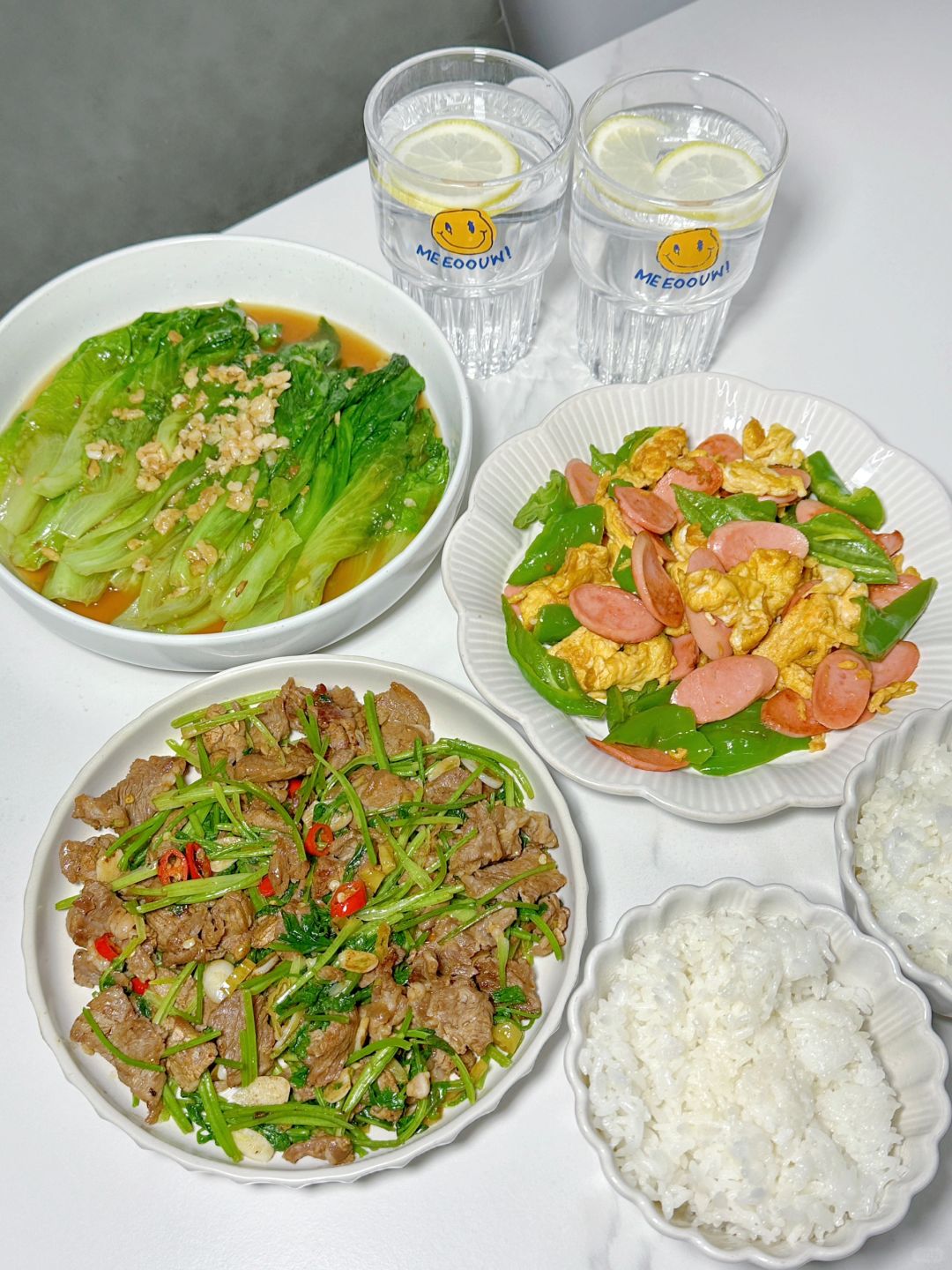 ✅晚餐分享｜小炒牛肉➕鸡蛋炒火腿肠➕蚝油生菜