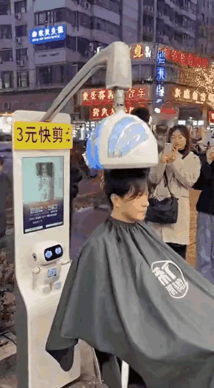 如果有一天大街小巷随处可见这样的场景，你觉得是好事还是坏事呢？

估计会有人开心