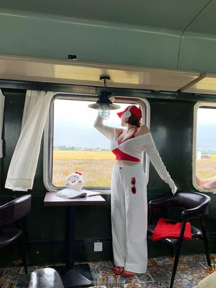 ⋆𐙚₊🍃 ✧° 👒 ‧₊周白子！你让我陌生！怎么每期新品都这么好看👀五月